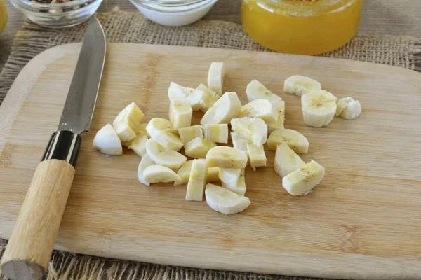 Очистити Банани Нарізані Дрібними Шматочками — стокове фото
