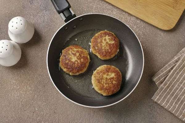 Heat oil in a frying pan, place cutlets and fry them on both sides until golden brown. Optionally, the cutlets can be stewed a little at the end.