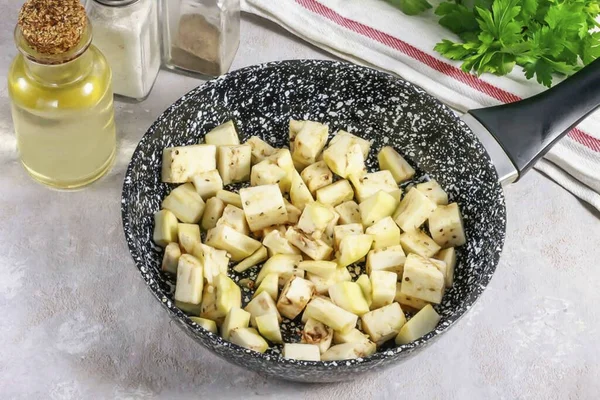 Rinse Eggplant Water Peel Cutting Tail Cut Medium Cubes Small — стоковое фото