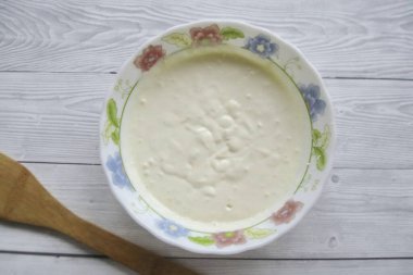 Whisk the cottage cheese with egg and sugar with a blender to a puree consistency.