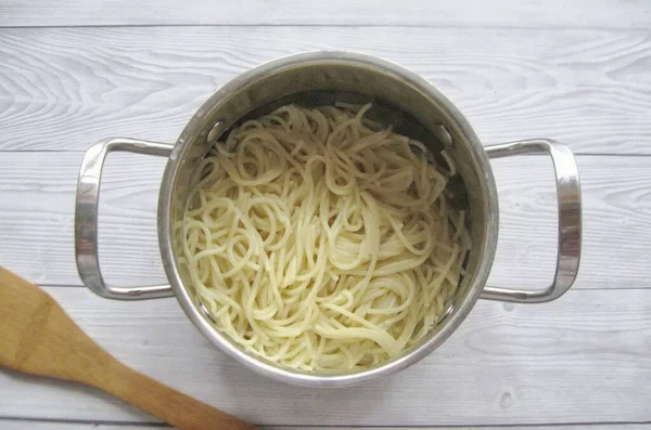 Put Spaghetti Boiling Salted Water Cook Half Cooked Drain Water —  Fotos de Stock