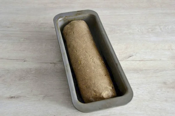Put Piece Bread Baking Dish Smooth Your Hands Moistened Water — Fotografia de Stock