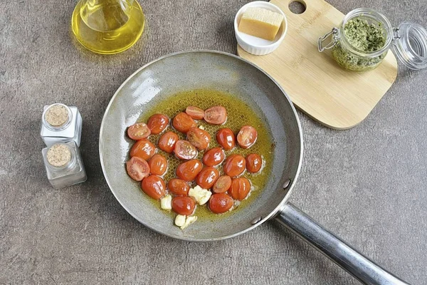 Add Cherry Tomatoes Halves Stir Lightly Fry — стоковое фото