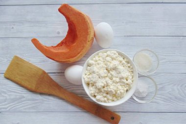 Prepare all the ingredients needed to make the Pumpkin Curd Souff