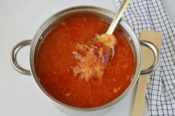 도마도 넣는다 소금을 바르게 간끓인 다음열을 Borscht Brew — 스톡 사진