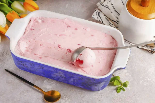 Specified Time Ice Cream Harden Perfectly Keep Its Shape — стоковое фото