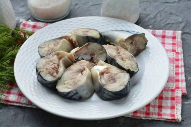 Cut the fish into medium pieces, so it will marinate faster.