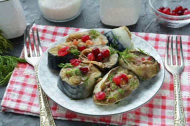 Serve the finished appetizer to the table. The appetizer turns out to be aromatic and spicy. Take note of the recipe! Bon Appetit!