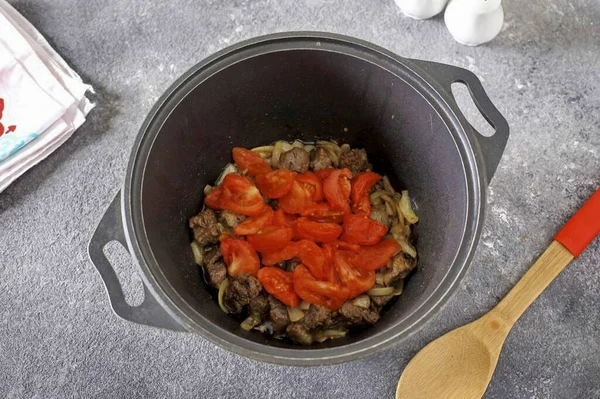 Add Sliced Tomatoes Removing Skin Simmer Medium Heat Minutes — стоковое фото