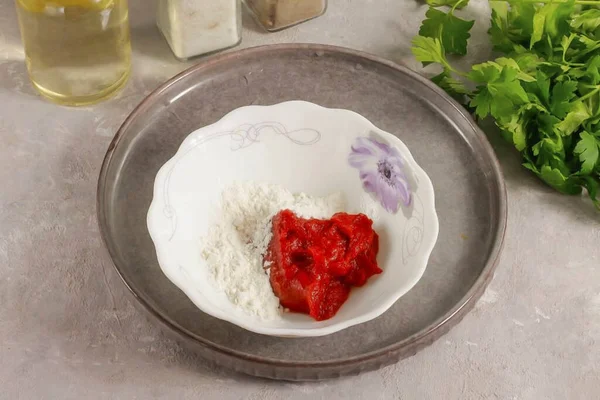 Put Tomato Paste Bowl Add Flour Pour Cold Water Stir — Foto Stock