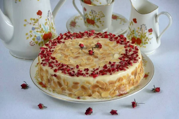 Decorate Cake Your Liking Recipe Uses Almond Petals Freeze Dried — Fotografia de Stock