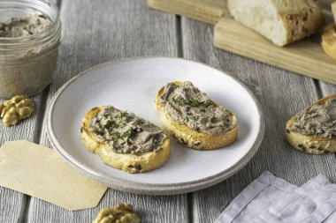 Mushroom pate with walnuts is ready. It turns out to be hearty, delicate in consistency, with a bright nutty-mushroom taste. Good appetite!