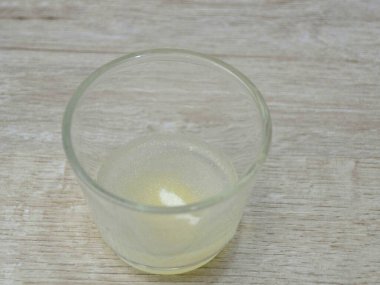 Soak 3 grams of gelatin in 18 grams of water.