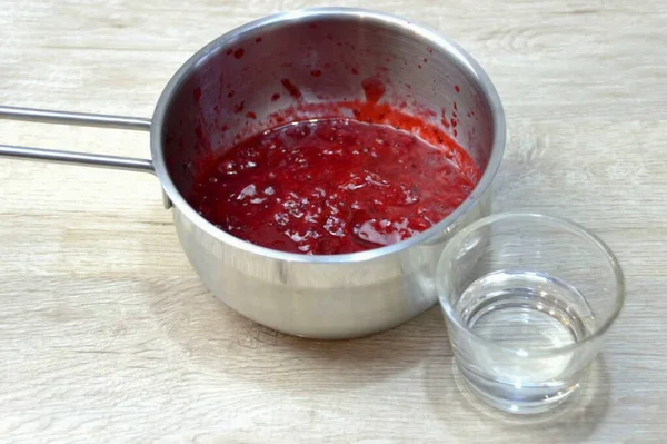 Pour Grams Water Cranberry Puree Boil Minutes Moment Boiling — Zdjęcie stockowe