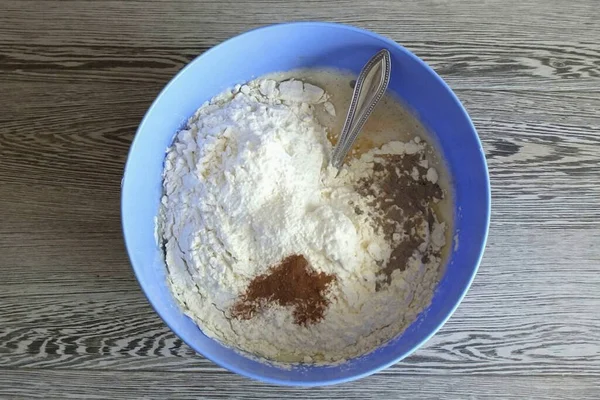 Pour Flour Cinnamon Cardamom Start Kneading Dough Using Spoon — Stockfoto