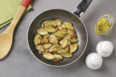 Cut the zucchini into circles, and then each circle into 2-4 more parts, depending on the size. Heat a frying pan with oil and fry the zucchini on both sides to the desired degree of readiness. Salt a little at the end.
