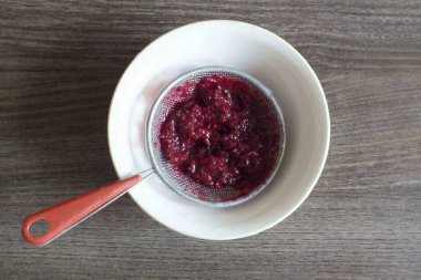 Tkemali 'yi elekten geçir..