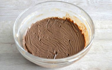 Buzdolabındaki turuncu ganajı kaldır, bu arada sabitlenir..