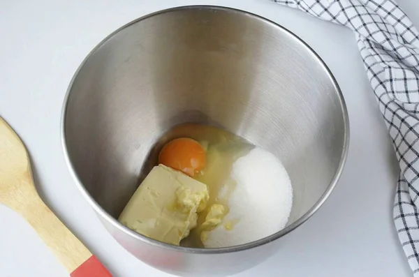 Mettere Burro Zucchero Uovo Nella Ciotola Del Mixer Battere Minuti — Foto Stock
