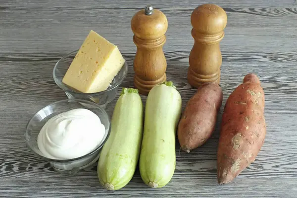 Подготовьте Ингредиенты Необходимые Приготовления Сладкого Картофеля Цуккини Духовке — стоковое фото