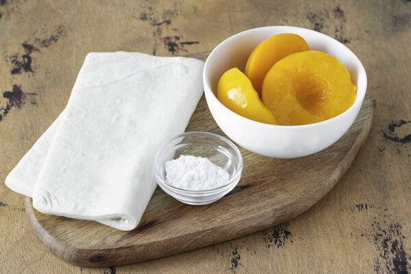 Подготовьте все ингредиенты, необходимые, чтобы сделать консервированные персики Puff.