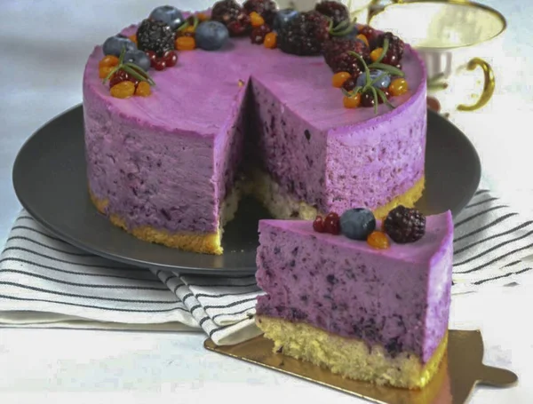 Traditionally, I will show the cut of the cake, it is very beautiful due to inclusions from pieces of berries. I\'m not talking about how tender and delicious it is.