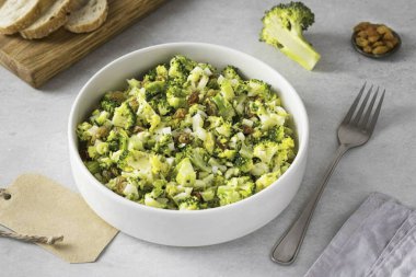 Günlük diyet için harikadır. Tadı çok sulu, gevrek ve taze. Salata basit ve hızlı bir şekilde hazırlandı! Afiyet olsun.!