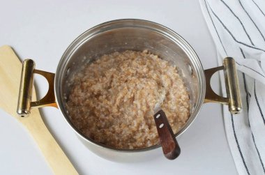 Yulaf lapası neredeyse hazır..