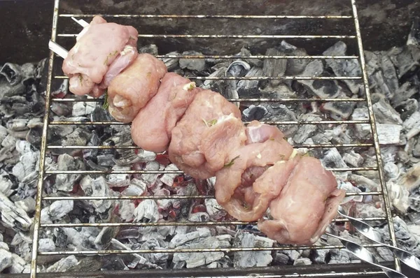 Ετοιμάστε Σχάρα Μόλις Γκριζάρουν Κάρβουνα Βάλε Σουβλάκι Κρέας Στη Σχάρα — Φωτογραφία Αρχείου