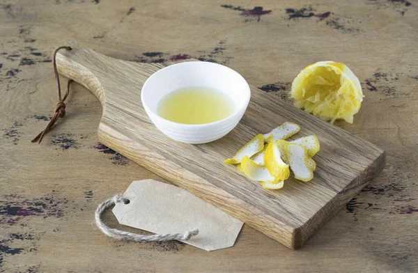 Citron Důkladně Umyjte Přelijte Vařící Vodou Vyřízněte Něj Chuť Pak — Stock fotografie