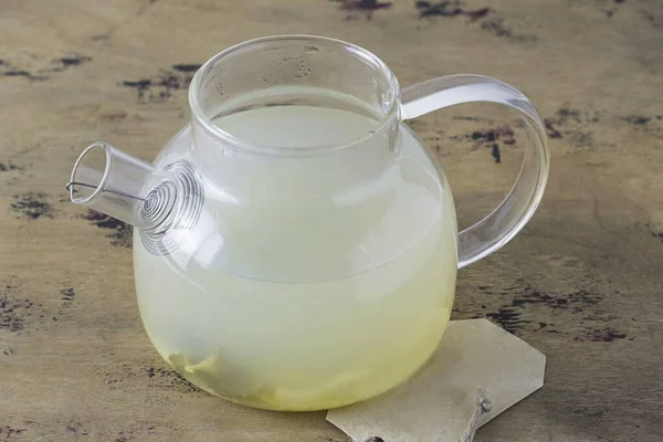 Добавить Лимонный Сок Подсластитель Чайник Смешать — стоковое фото