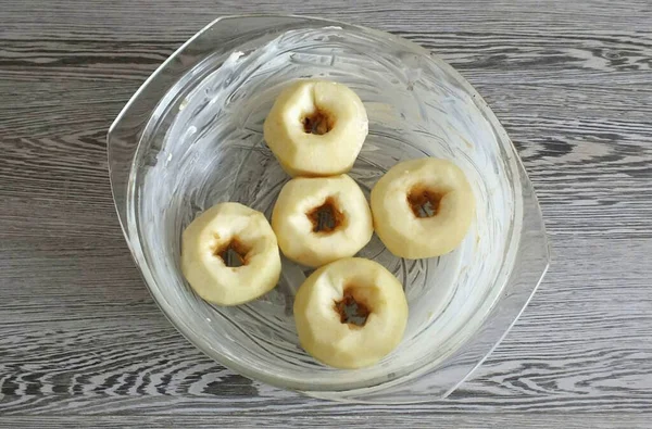 Lubrifique Molde Generosamente Com Manteiga Descasque Maçãs Casca Caixa Sementes — Fotografia de Stock