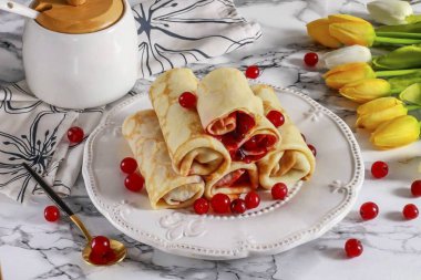 Sıcak ya da soğuk servis et, aromatik çay yapmayı unutma..