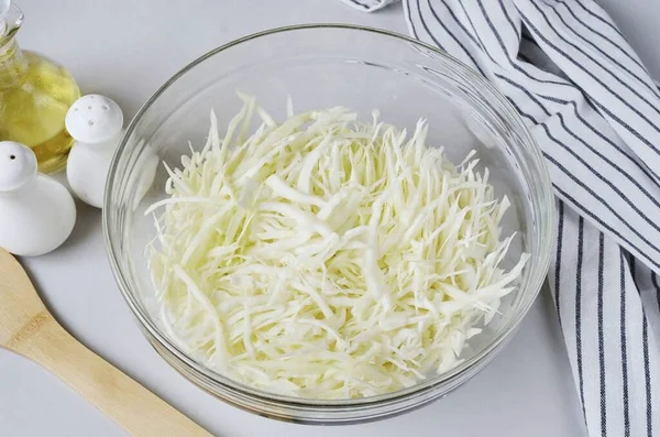 Finely Chop Cabbage Put Large Salad Bowl — Stock Photo, Image