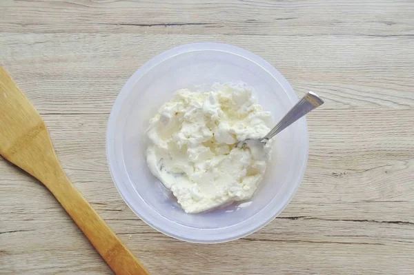 Dolguyu Hazırlayın Süzme Peyniri Ekşi Krema Şekerle Karıştır Vanilya Ekleyebilirsin — Stok fotoğraf
