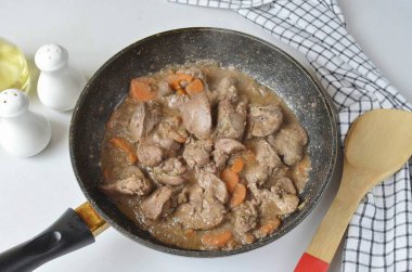 Karaciğer ve sebzeler hazır..