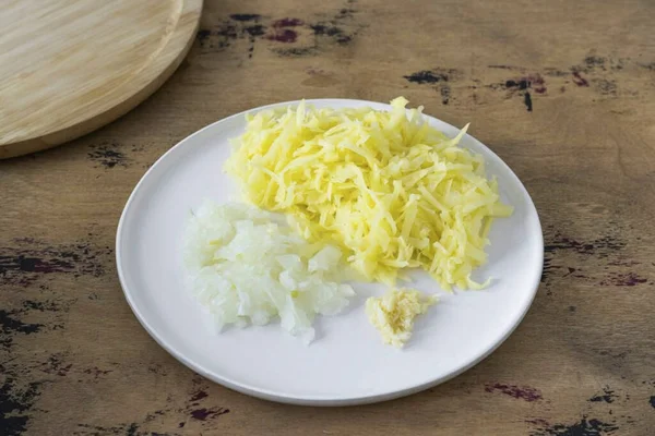 Aardappelen Uien Knoflook Malen Een Rasp — Stockfoto