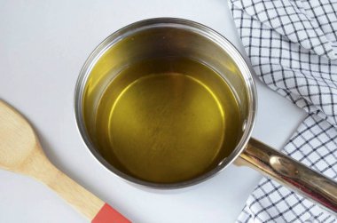 Isı bitkisel yağı 160 dereceye kadar.