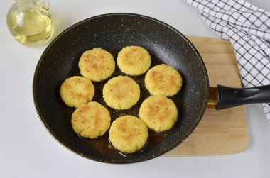 Arkanı dön ve diğer tarafta kızart..