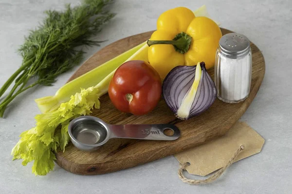 Připravte Všechny Ingredience Potřebné Přípravě Salátu Rajčaty Celerem Paprikou — Stock fotografie