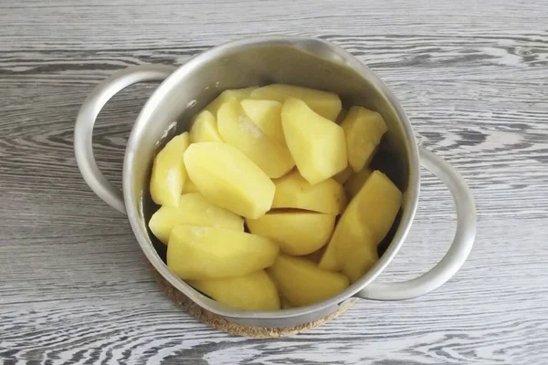Kook Aardappelen Tot Gaar Zijn Afvoer Van Het Water Waarin — Stockfoto