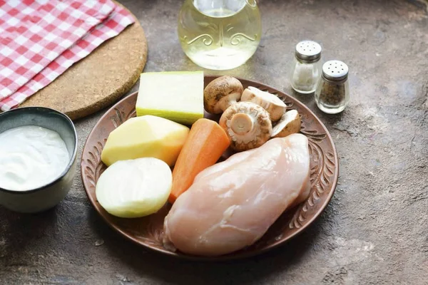 Przygotować Wszystkie Składniki Potrzebne Warzywnego Kurczaka Gulasz — Zdjęcie stockowe