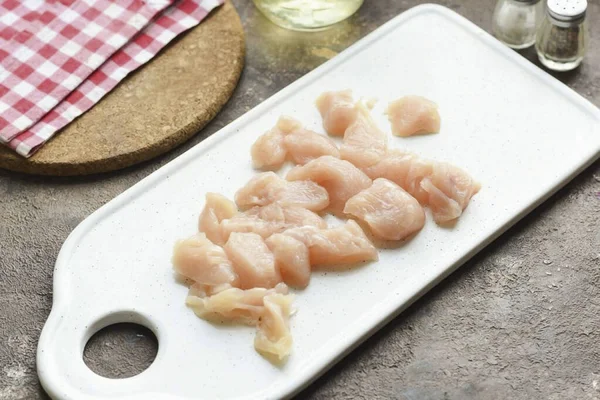 Sciacquare Asciugare Filetto Pollo Tagliare Filetto Pezzettini — Foto Stock