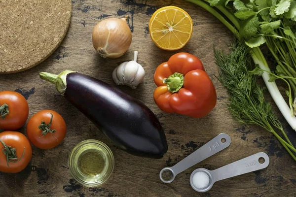 Patlıcanlı Bakinsky Salatası Hazırlamak Için Gerekli Tüm Malzemeleri Hazırlayın — Stok fotoğraf