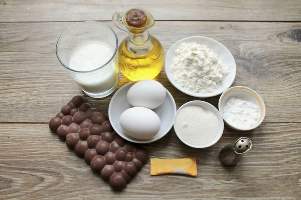 Bereiten Sie Alle Zutaten Für Pfannkuchen Mit Schokolade Inneren — Stockfoto