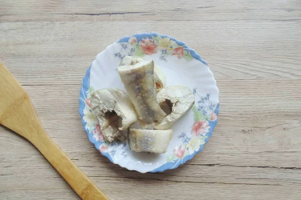 Bort Fisken Från Kastrullen Och Lägg Den Tallrik — Stockfoto