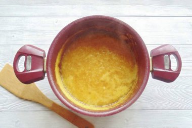 Bitmiş reçel iyice soğusun ve çok kalın olsun..