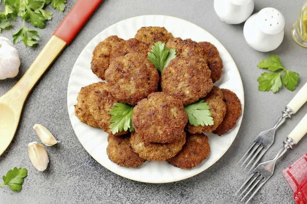 Cutlets without eggs and bread are ready. Juicy and tender cutlets can be obtained even without adding eggs and bread to the minced meat. Bon Appetit!