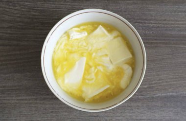 Tereyağını hafifçe ısıt ki erimesin ama tamamen erimesin..