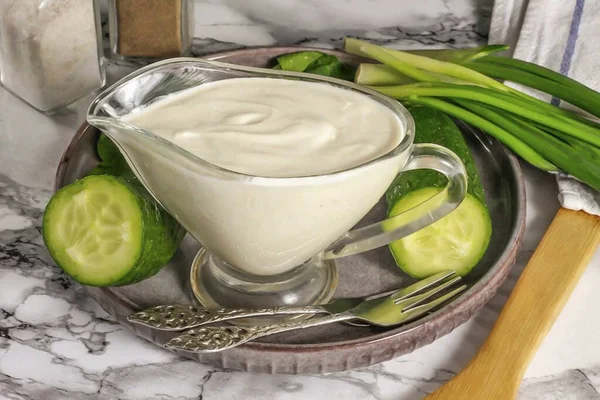 Hausgemachte Mayonnaise Ist Ideal Zum Servieren Fleischgerichten Würstchen Gebackenem Geflügel — Stockfoto